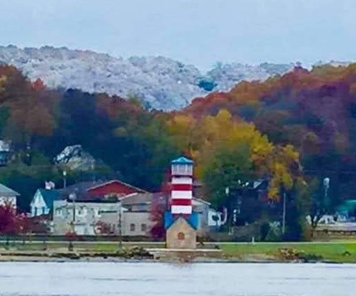 A riverview pic of Top of the Arch Light in Grafton, Illinoi