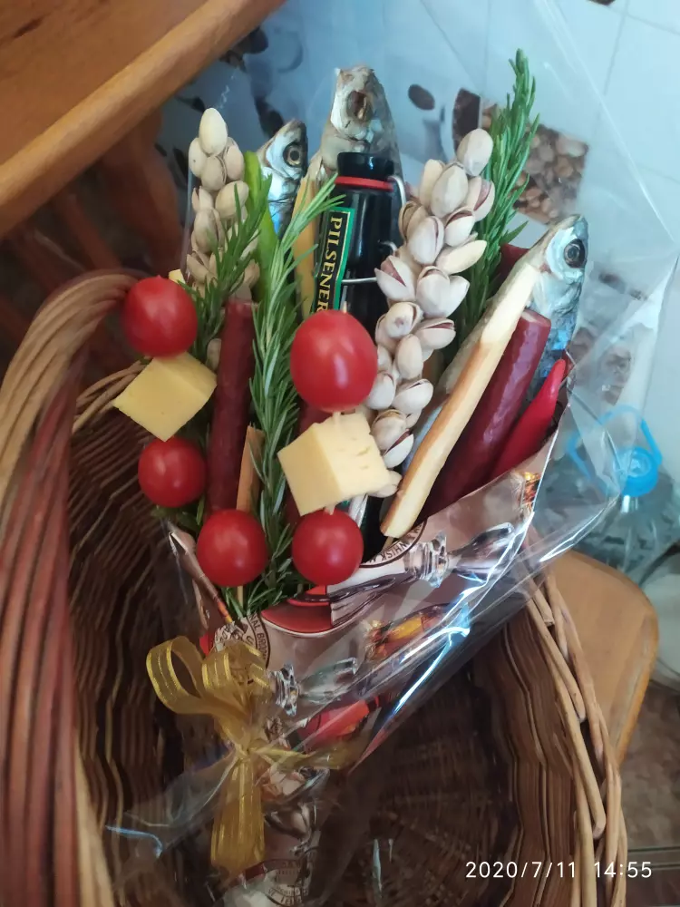some kind of tasty present.. what else you wantvto add?