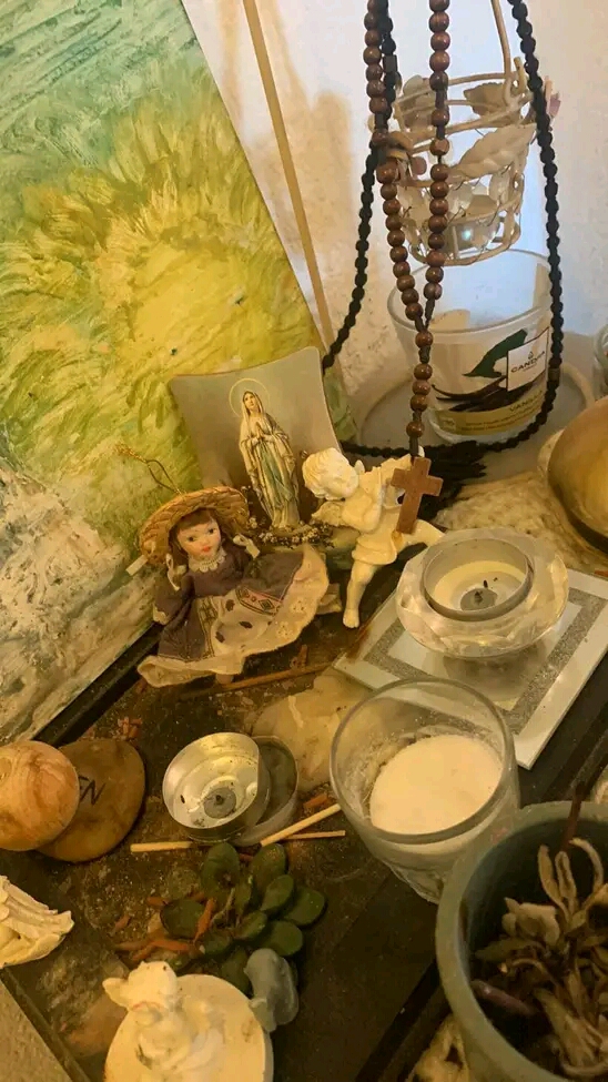 salut je suis un voyant médium et j'offre une séance de cons