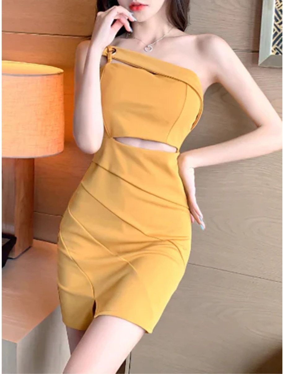 one-shoulder sling hollow bodycon dress
http://shrsl.com/3mk