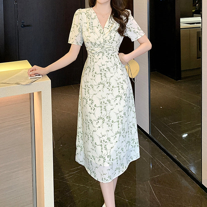 Green floral v-neck short sleeve chiffon dress
http://shrsl.