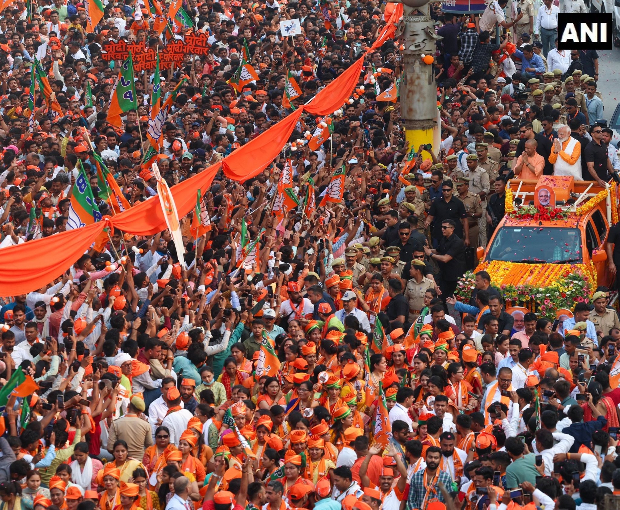 #Varanasi mein #PMModi road ka show

अयोध्या तो झांकी है काश