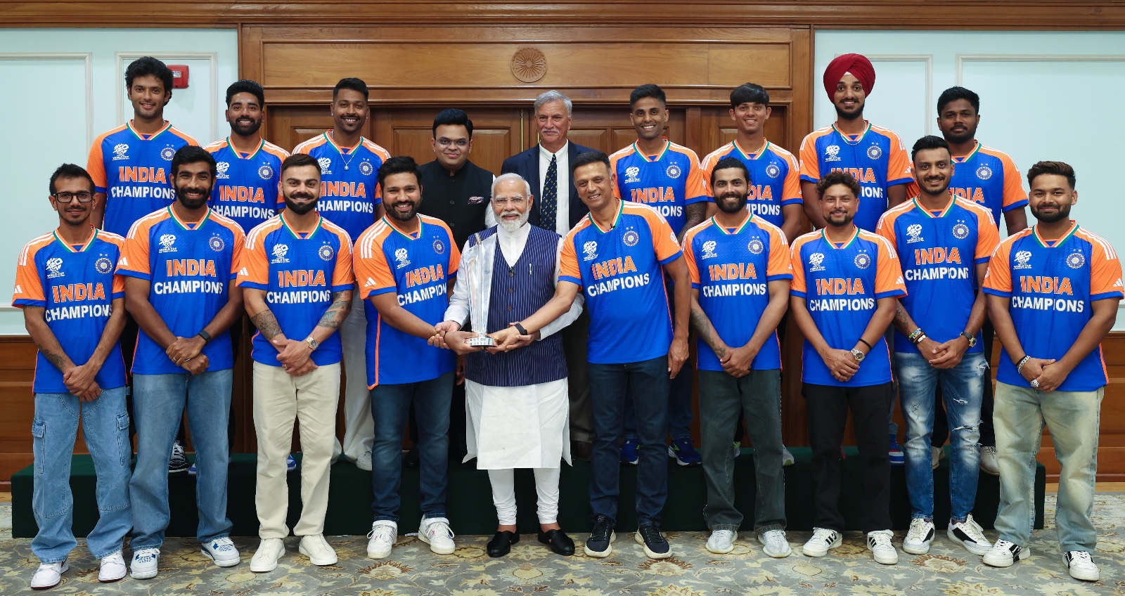Narendra Modi meets with winning team India 🏆 
#TeamIndia