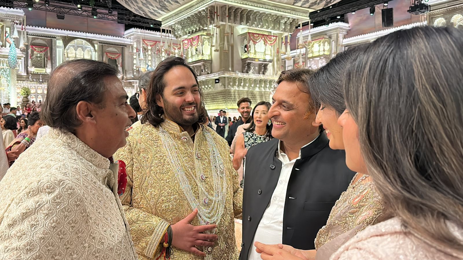 Akhilesh yadav bhi Anant Ambani ke shadi mein they
#Akhilesh