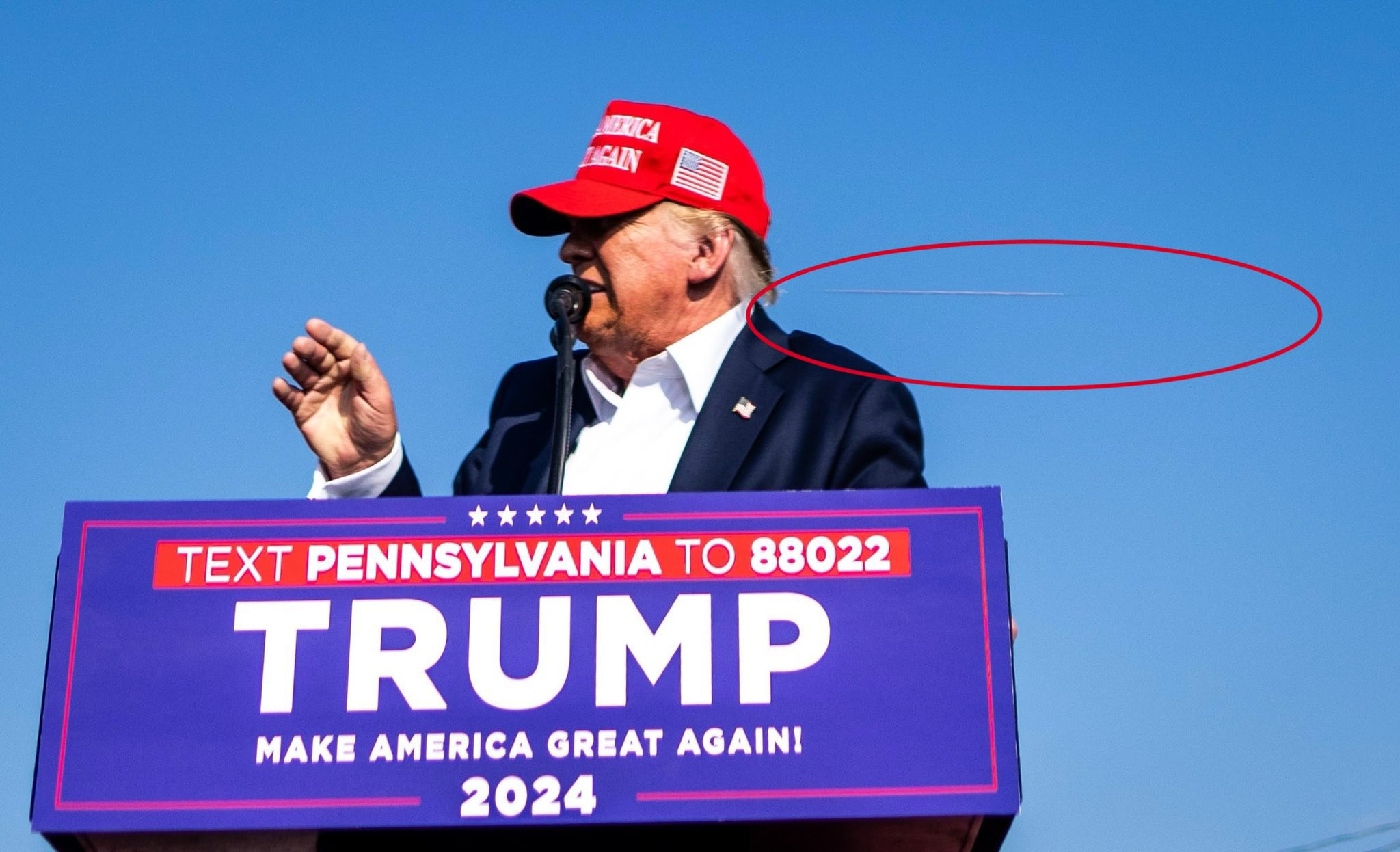 Bullet attack on Trump!
#BreakingNews #Pennsylvania #Trump #