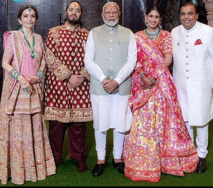 प्रधानमंत्री मोदी जी ने अनंत राधिका के विवाह में ....
#Modij