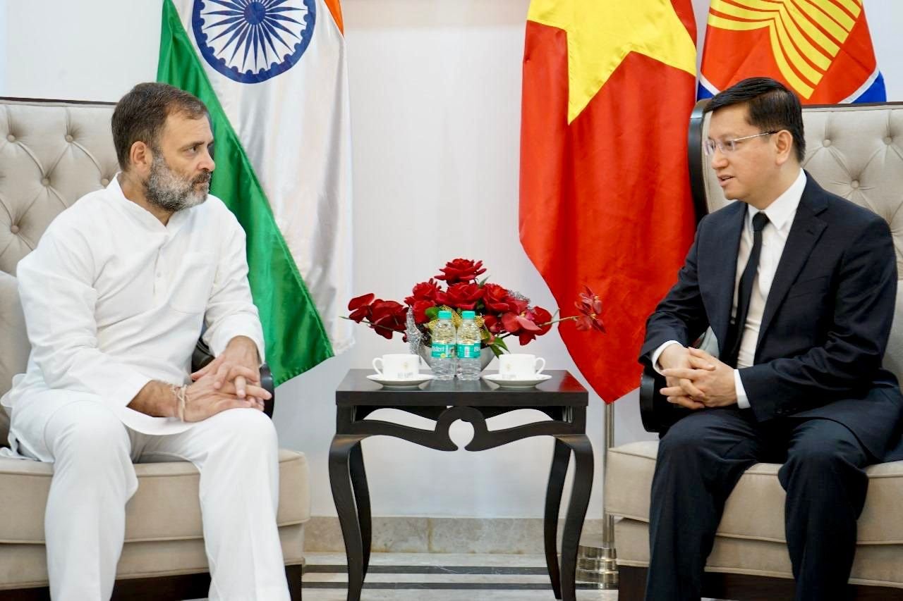 #RahulGandhi with Vietnamese Ambassador