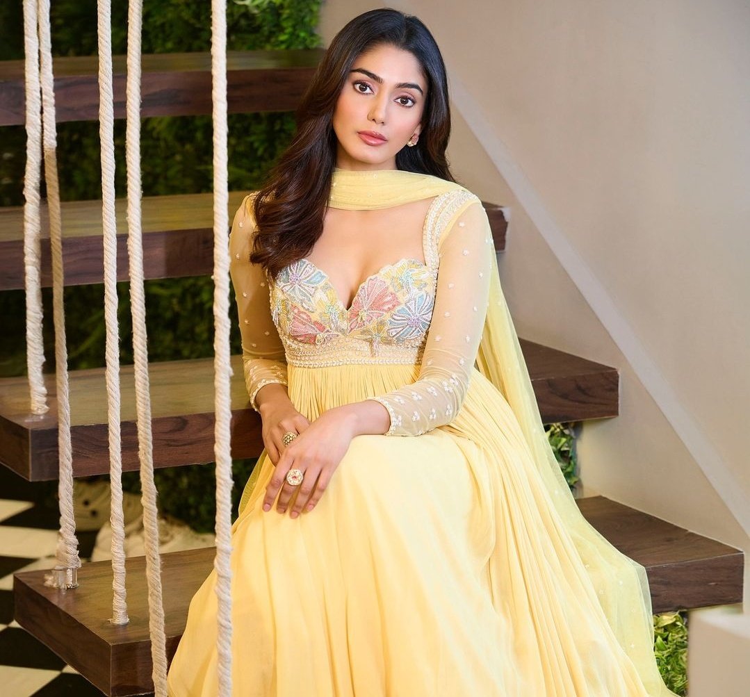 Sana Makbul won the Bigg Boss OTT season 3 trophy.
#BigBossO