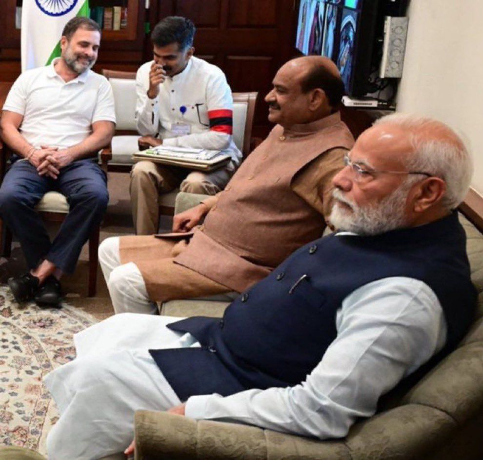 The #viral picture is showing something 😊 #RahulGandhi #PM
