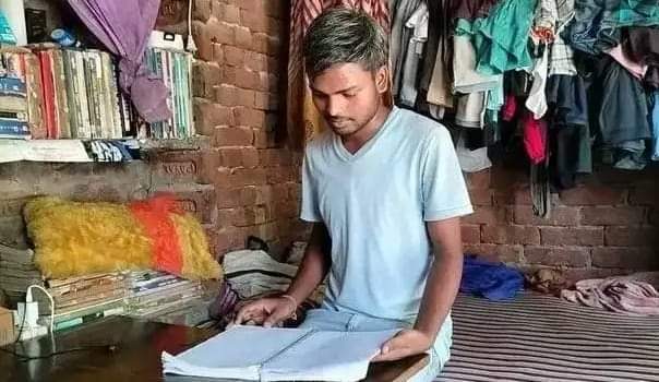 उत्तर प्रदेश के 18 वर्षीय अतुल कुमार ने अपने आखिरी प्रयास मे
