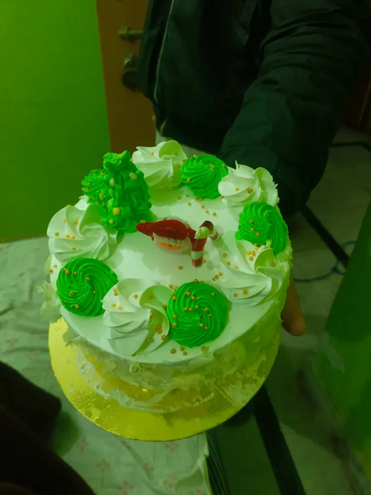 I bought a cake from the shop and when we ate it, it turned 