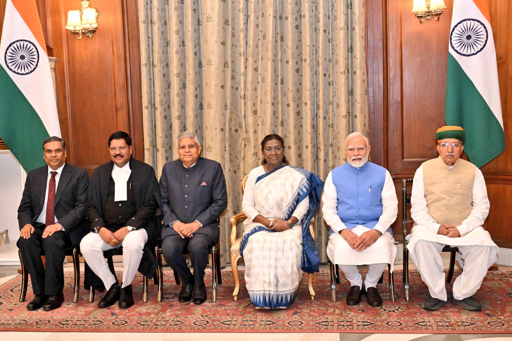 Chief justice BR Gavai के शपथ ग्रहण में शामिल हुए।
#CJI #Bha