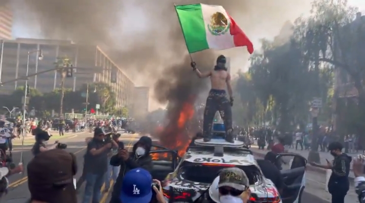 US PRESIDENT #TRUMP destroying America! 

Here's the situati