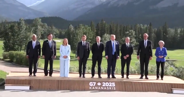 #Modiji iss photo frame mein dikhe nahin? 🤔 #G7Summit2025