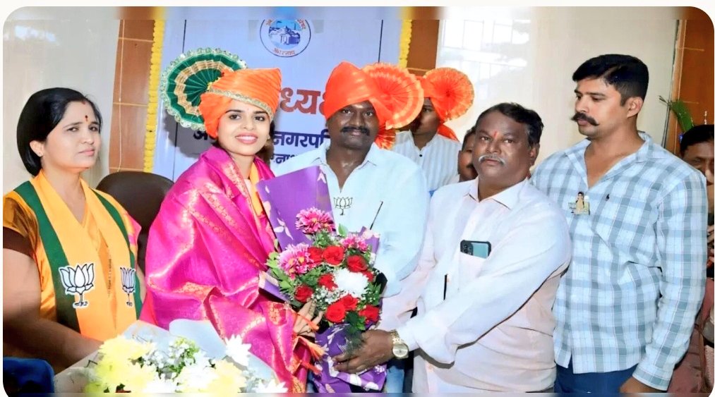 BJP और कांग्रेस का गठबंधन 😱
 महाराष्ट्र नगर परिषद चुनावों मे