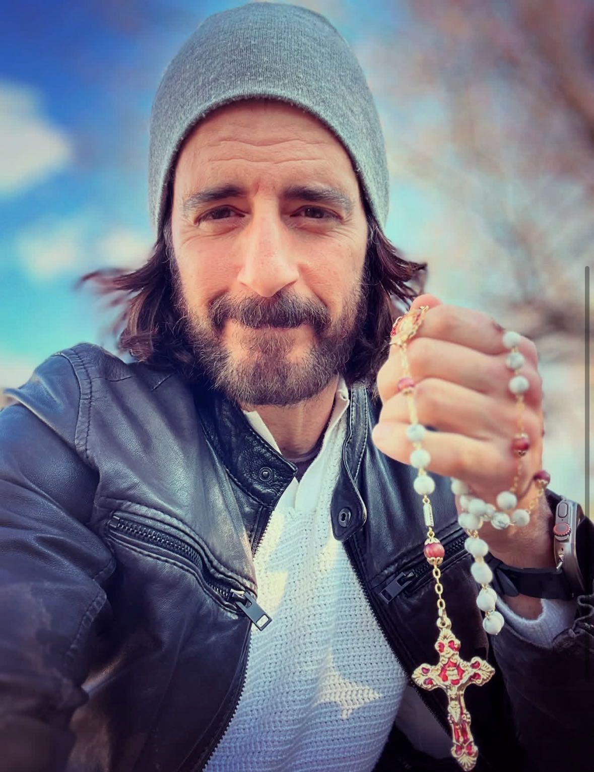 Let's take a moment in stillness to pray a rosary (even a de