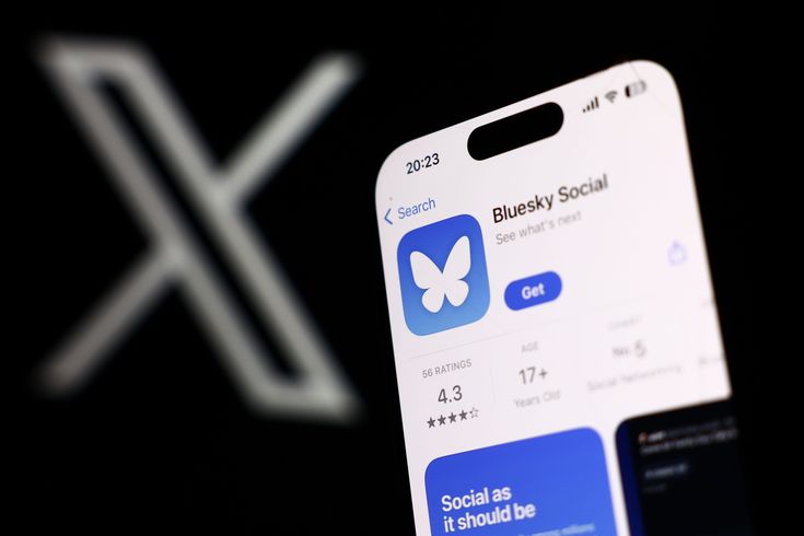 "X" and "Bluesky" dono clone hai twitter ke. Bata de Elon Mu