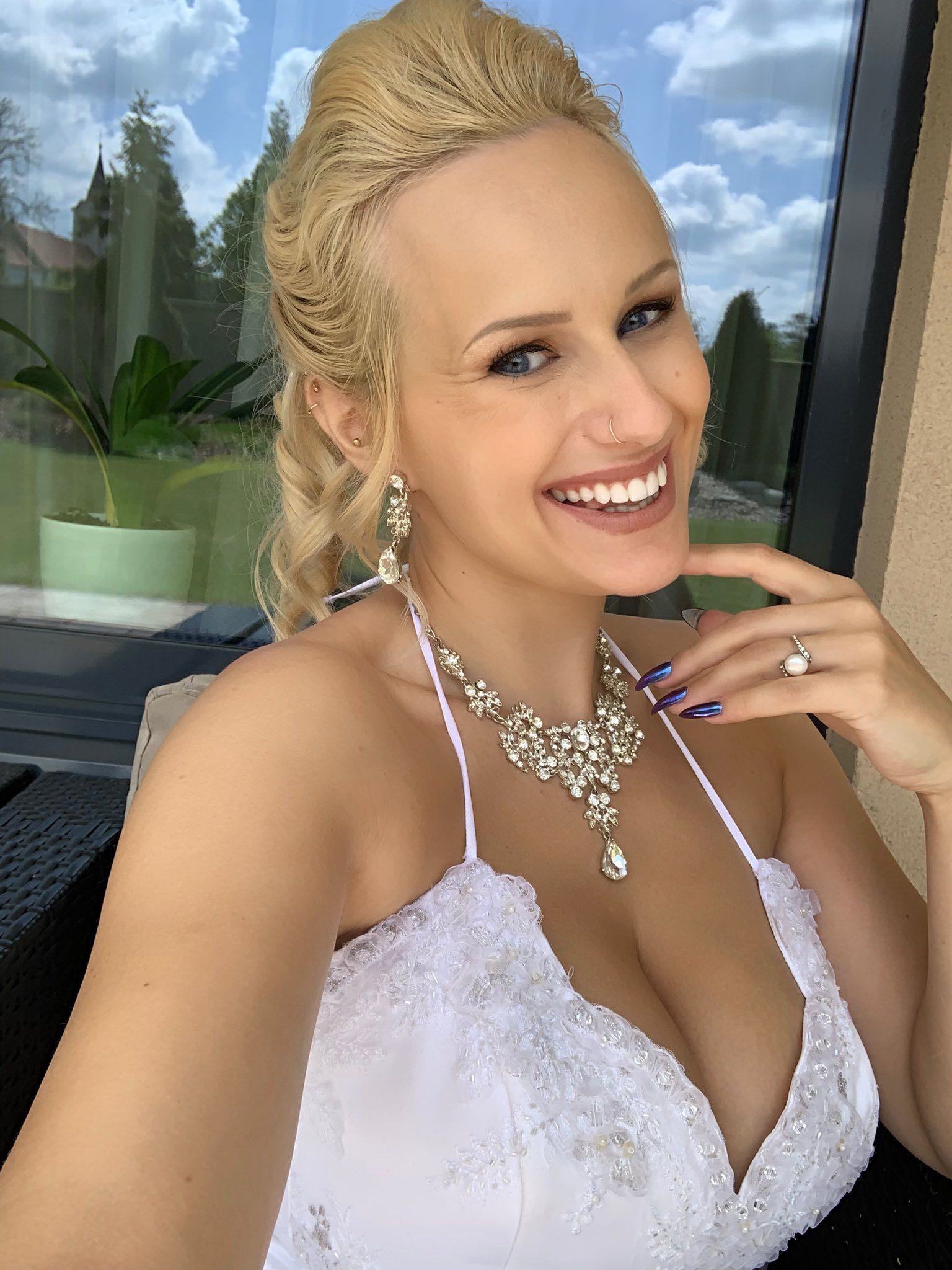 Hello everyone here, let chat private on Zangi for fun 93190
