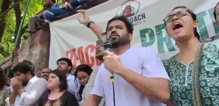 Abhijeet Dipke इसका काम था ...दंगा फैलाने का, पर जंतर मंतर प