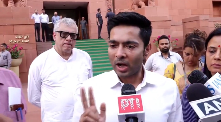 20 MPs को disqualify के लिए लोकसभा अध्यक्ष से मिले - अभिषेक 