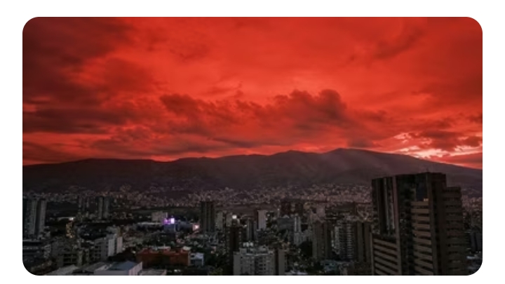 Red sky seen over Venezuela after the earthquake!

#Venezuel