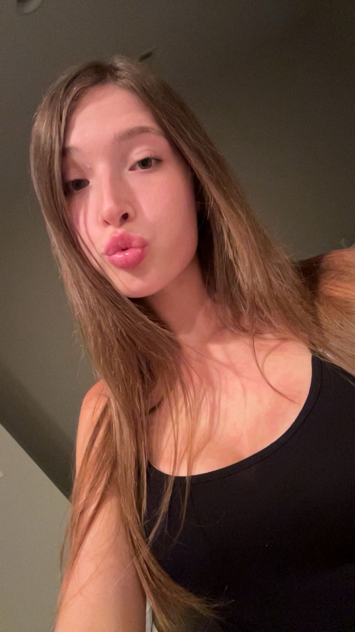 Single currently 🥹 and love to mingle and fun to be with 🥰🥰😘