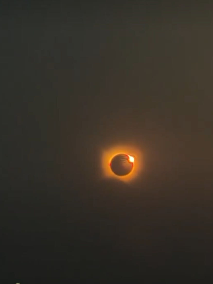 España se quedó a oscuras en pleno día.

Eclipse solar total
